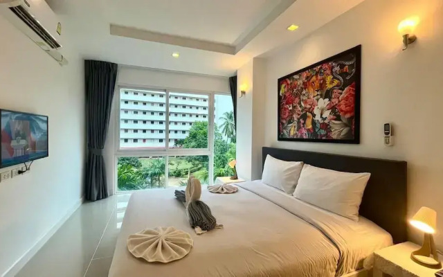 6-30 - 1 Bdr Condo With Balcony and Shared Pool