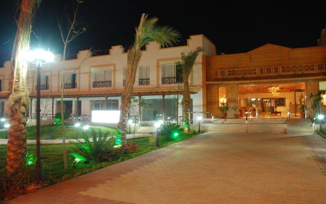 Отель Falcon Naama Star Hotel Египет, Шарм-эш-Шейх (Шарм-эль-Шейх) - 8 отзывов об отеле, цены и фото номеров - забронировать отель Falcon Naama Star Hotel онлайн Шарм-эш-Шейх (Шарм-эль-Шейх) вид на фасад