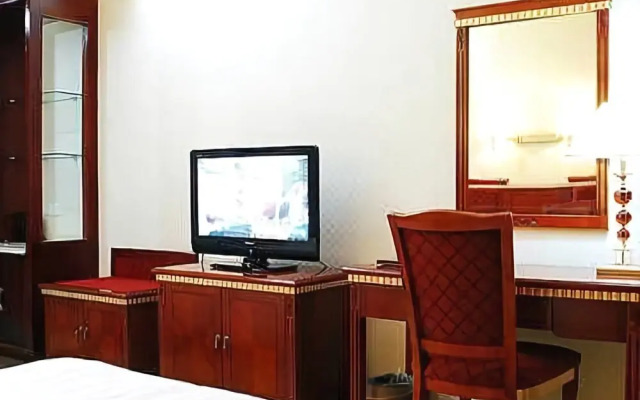 Yijia Mingshi Holiday Hotel