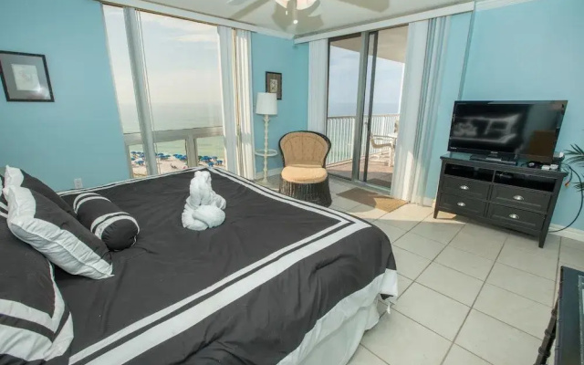 Shoreline Towers 2074 2 Bedroom Condo by RedAwning