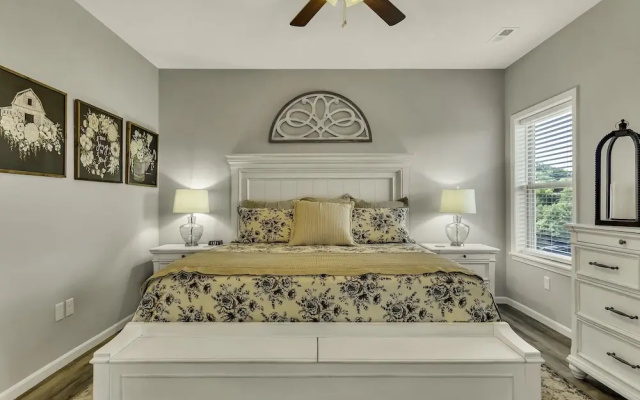 Sunset Bunker 3 Bedroom Condo by RedAwning