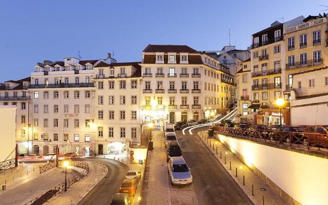 Отель Hello Lisbon Rossio вид на фасад