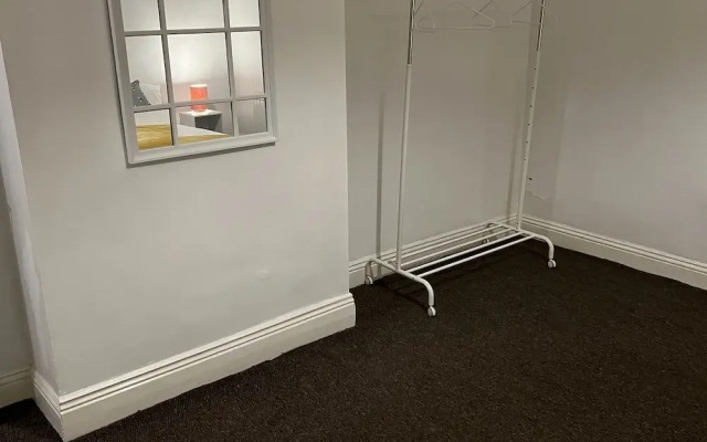 Guesthouse-2br-parking-wifi-toiletriesprovided