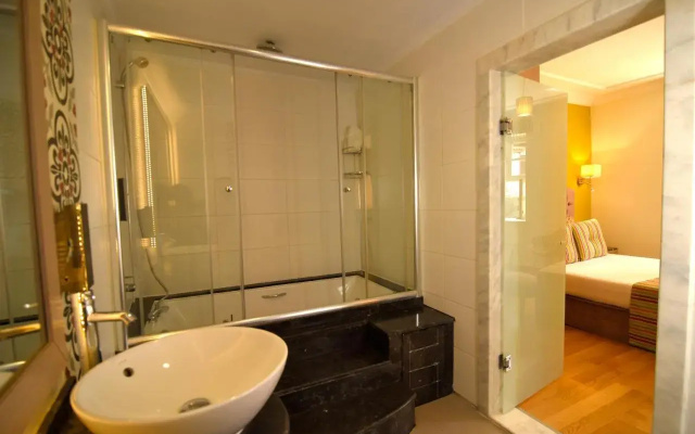 Comfortable Flat with Jacuzzi near Hadrian's Gate