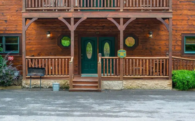 Dogwood Grand Cabin Hot tub and Games