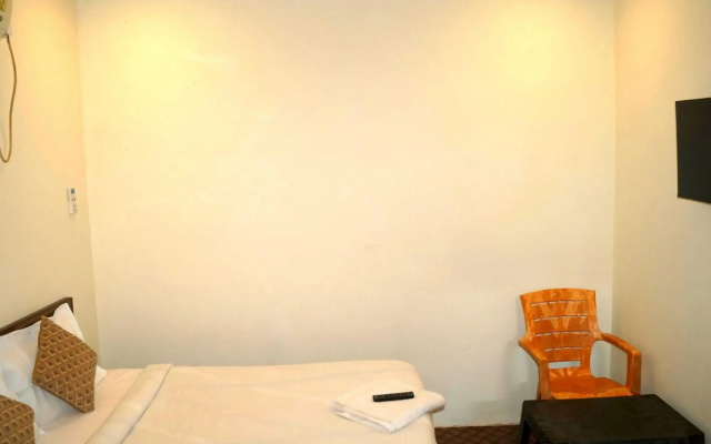 OYO HOME 70169 Mishra Suites