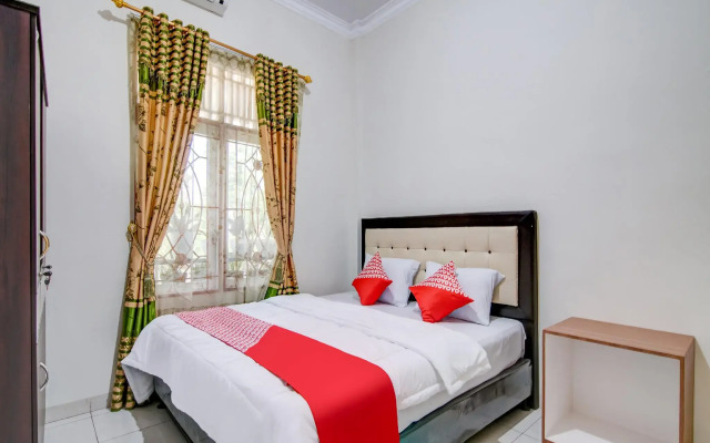 OYO 90942 Kost Syari'ah Panam