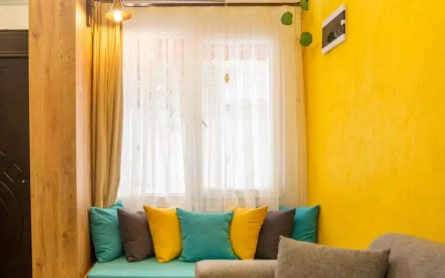 Central and Colorful Studio Flat in Alsancak
