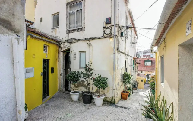 Real01 · Tiny Little Home in the City Centre