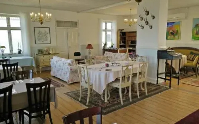 Tante Tut Og Onkel E Hotel & Bistro