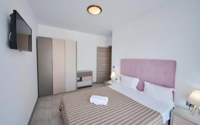 Beachfront 1BR apartment- Spa n Pools