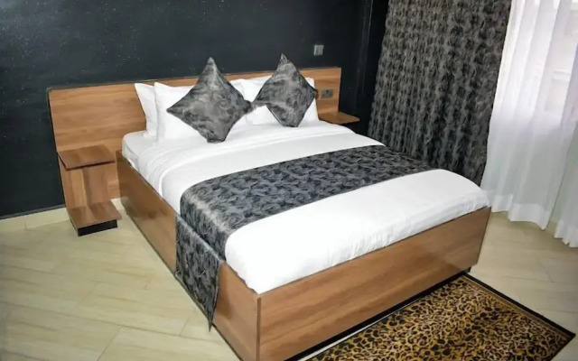The 818 Hotel Ol Kalou