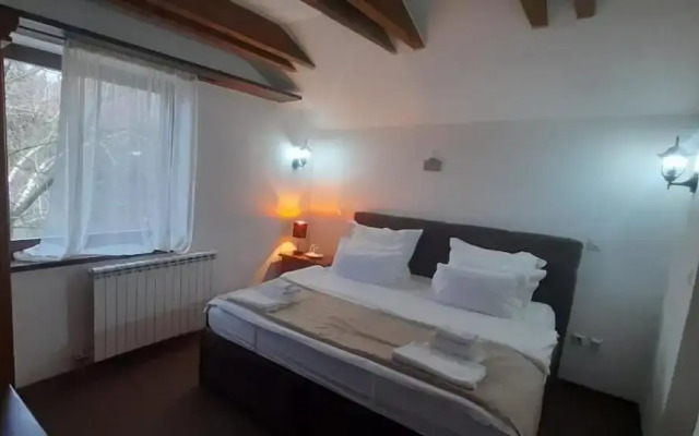 Queen Teuta Palace Resort