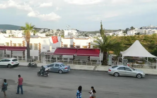 Ugur Hotel