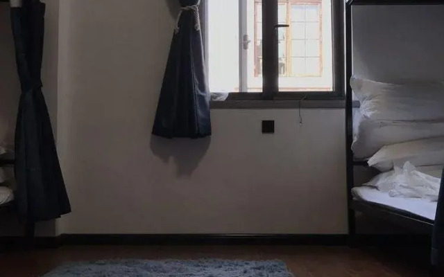 Zeako Youth Hostel