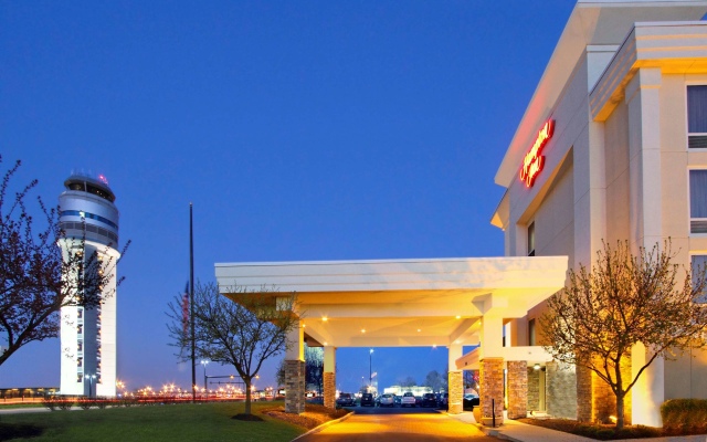 Отель Hampton Inn Columbus-International Airport США, Колумбус - отзывы, цены и фото номеров - забронировать отель Hampton Inn Columbus-International Airport онлайн вид на фасад