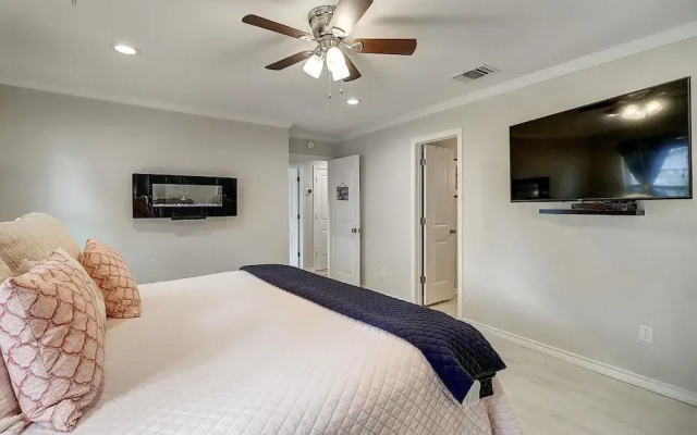 Flamingo Flats 3 Bedroom Home by RedAwning
