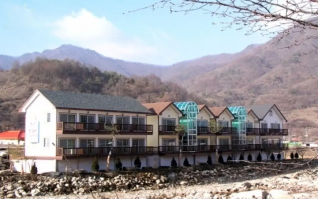 Jecheon (Worak Pensionville) Manet House