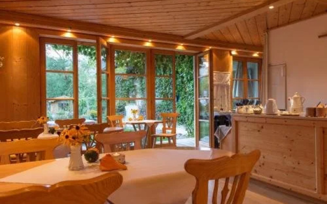 Suzannes Bed  Breakfast