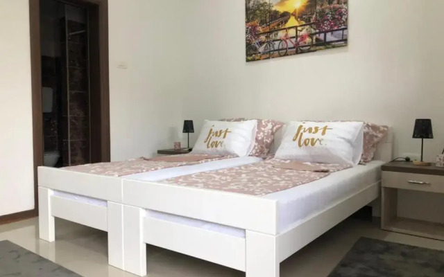 Studio apartment in Old Town- with parking