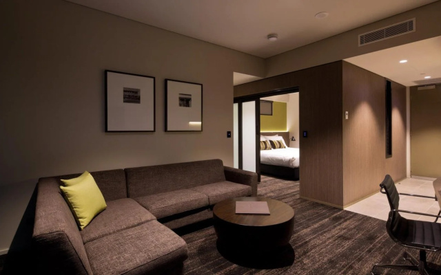 The Glen Hotel & Suites