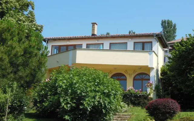 St.Nikola Holiday Home