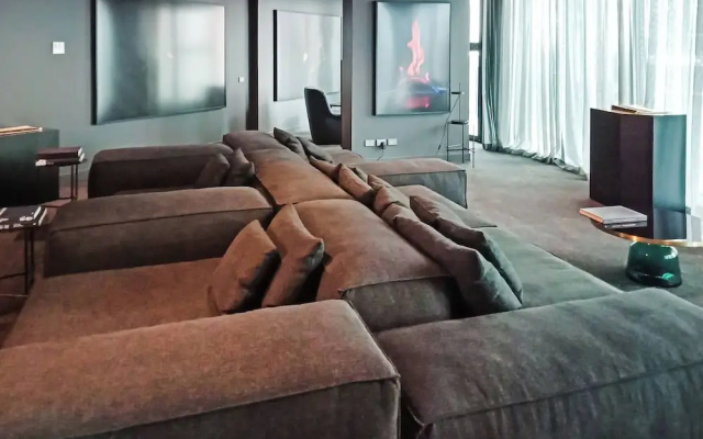 Southbank 2BR High City Views Enjoy Wine, Gym, Pool, Wifi