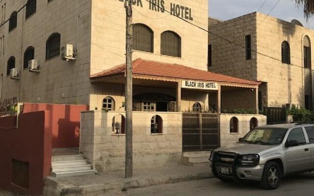Отель Black Iris Hotel Иордания, Мадаба - отзывы, цены и фото номеров - забронировать отель Black Iris Hotel онлайн вид на фасад