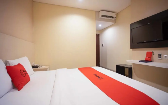 RedDoorz Premium near Kawasan Industri Cikarang