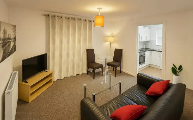 London Bow Apartment - Spacious 4 Bedrooms