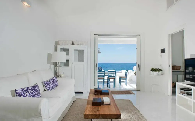 Modern Villa In Fontane Bianche With Terrace