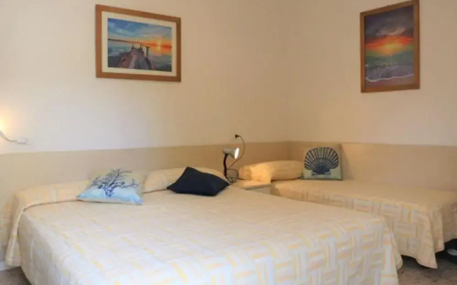 Sunny Apartment Near the Beach