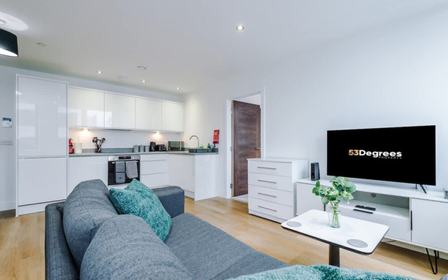NEW Stylish Apartment Amazing Location Sleeps 4