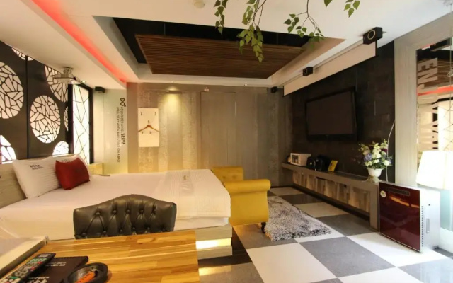 Hera Hotel
