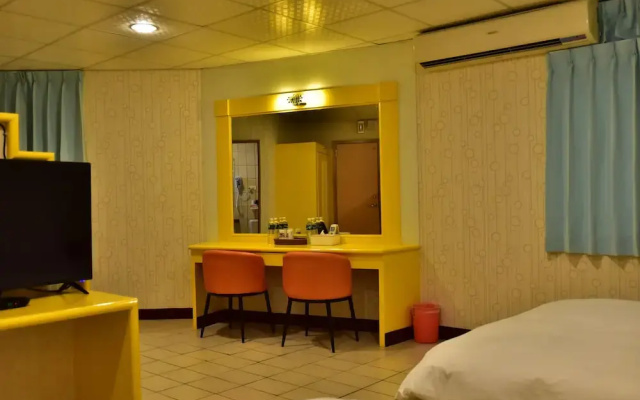Corner Love Hotel