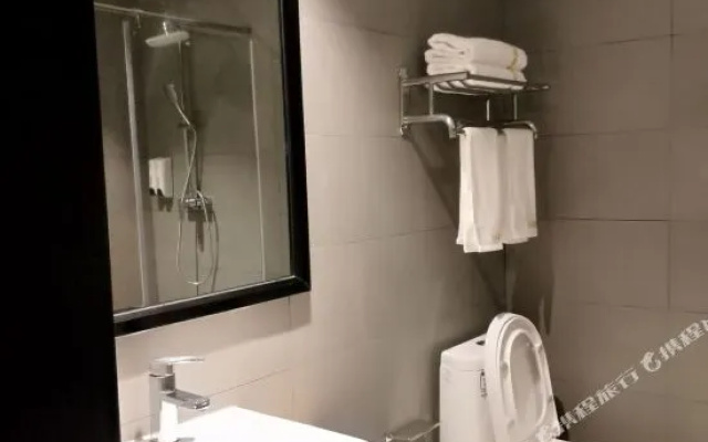 Huaju Business Hotel