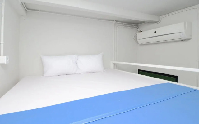 Kamar Keluarga Taman Bandara Mahkota Syariah