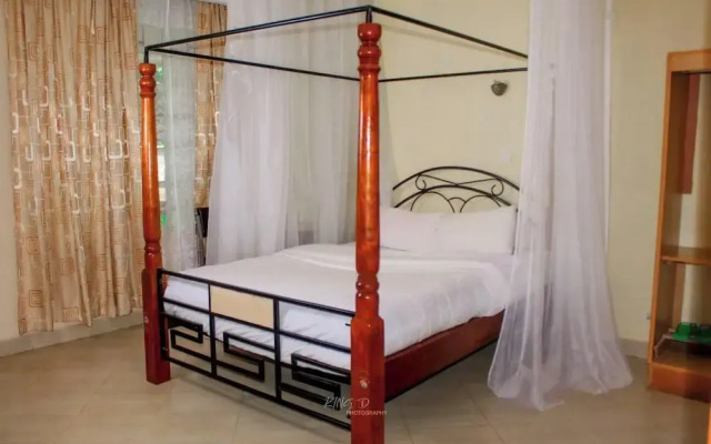 Lee Njiru Resort