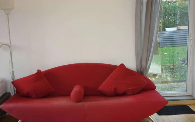 Tolstov-Hotels Large 3 Room Apartment with Garden