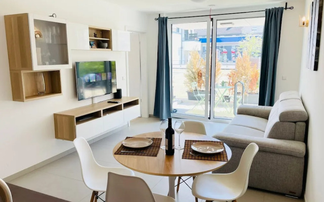 Luxury 1 bedroom. Center Terrace&Parking