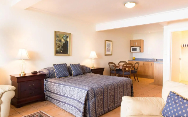 The Commodores Lodge