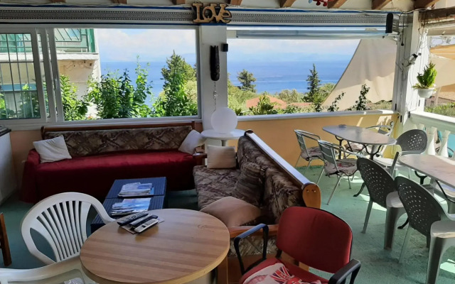 Snug Apartment in Mpenitses With Shared Pool