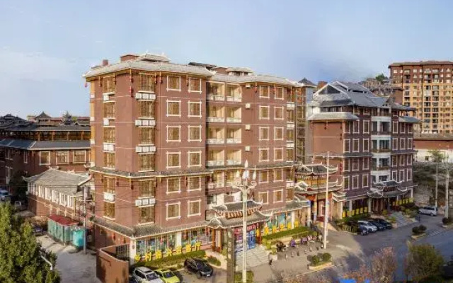 Kaili Wanhuzhai Hotel (South High-speed Railway Station)