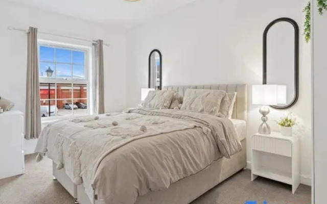 Free Parking | Families |Open plan | Contractors |