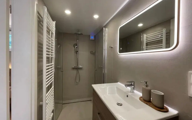 Five Studios - Premium Rooms