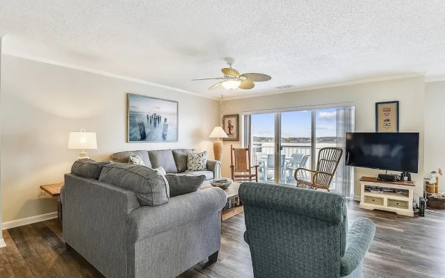 Harbour Island 403l 2 Bedroom Condo by RedAwning