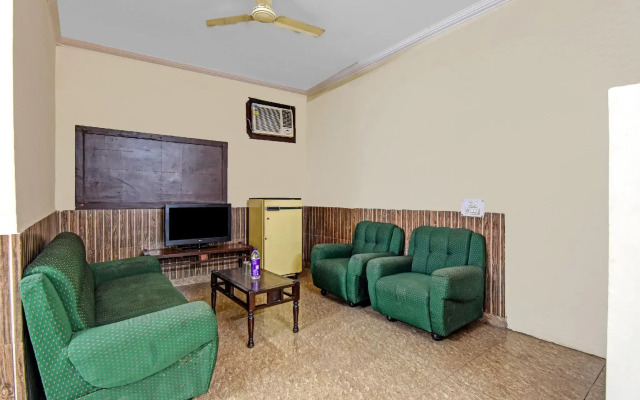 OYO 77724 Hotel Chitra