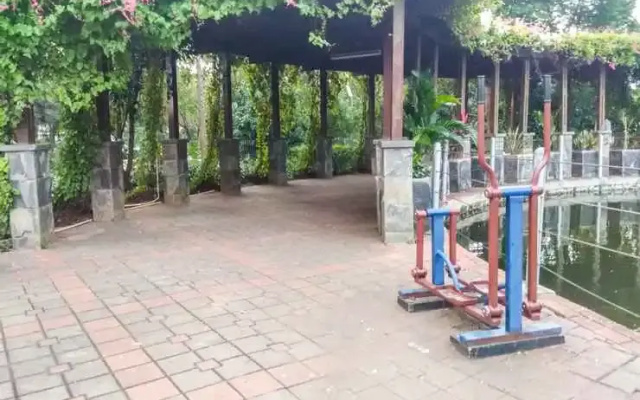 Modern Studio at Green Pramuka City Apartment