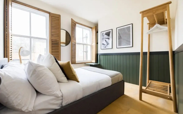 The Stepney Star - Bright & Modern 2BDR with Terrace