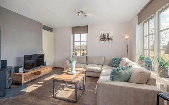 Stately, luxury villa with two bathrooms, 2km from Appelscha